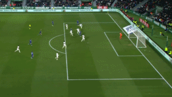 维尔茨加盟利物浦后表现低迷，仅1次进球被判乌龙，未能兑现预期。